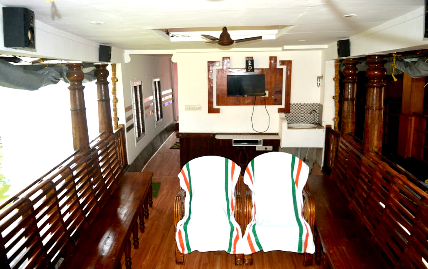 Special Houseboat Cruises